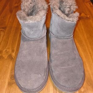 Koolaburra Cozy Gray Boots By Ugg